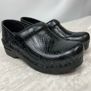 Dansko Tooled Leather Clogs Mules Black Paisley Casual Nurse Work Women's 36